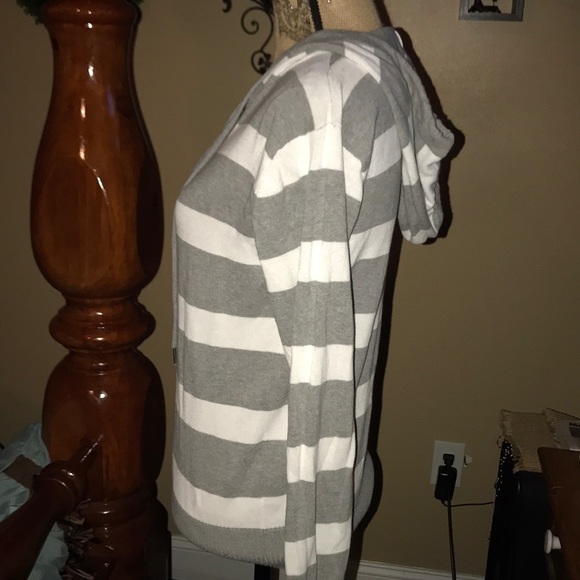 Nice grey and white striped Hoodie - Picture 2 of 7